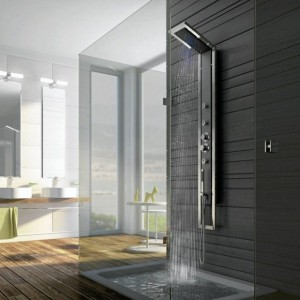 Panel prysznicowy w stylowej aranżacji miejsca kąpielowego